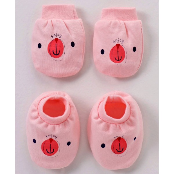 Simply Interlock Mittens and Booties Set Bear Face Print - Light Pink 0 to 3 Months, Mitten Length 9 cm, Booties Length 10 cm, Comfortable and warm set for babies.