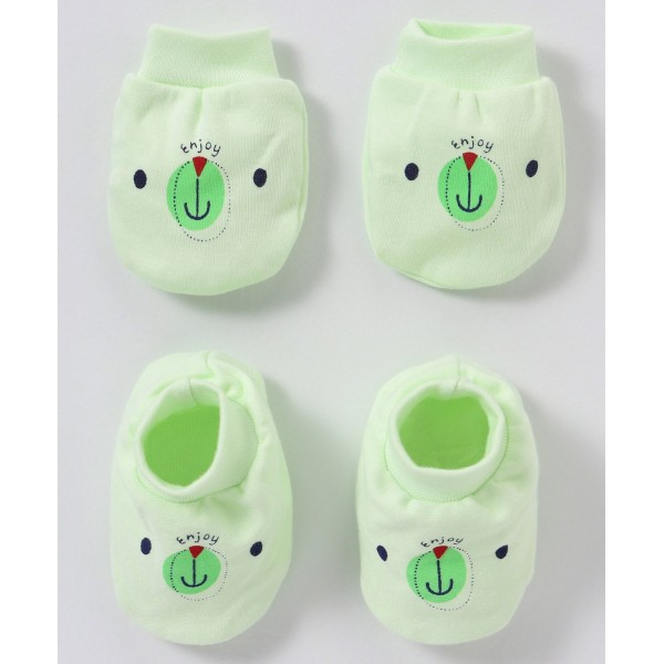Simply Interlock Mittens and Booties Set Bear Face Print - Light Green 0 to 3 Months, Mitten Length 9 cm, Booties Length 10 cm, Comfortable and warm set for babies.